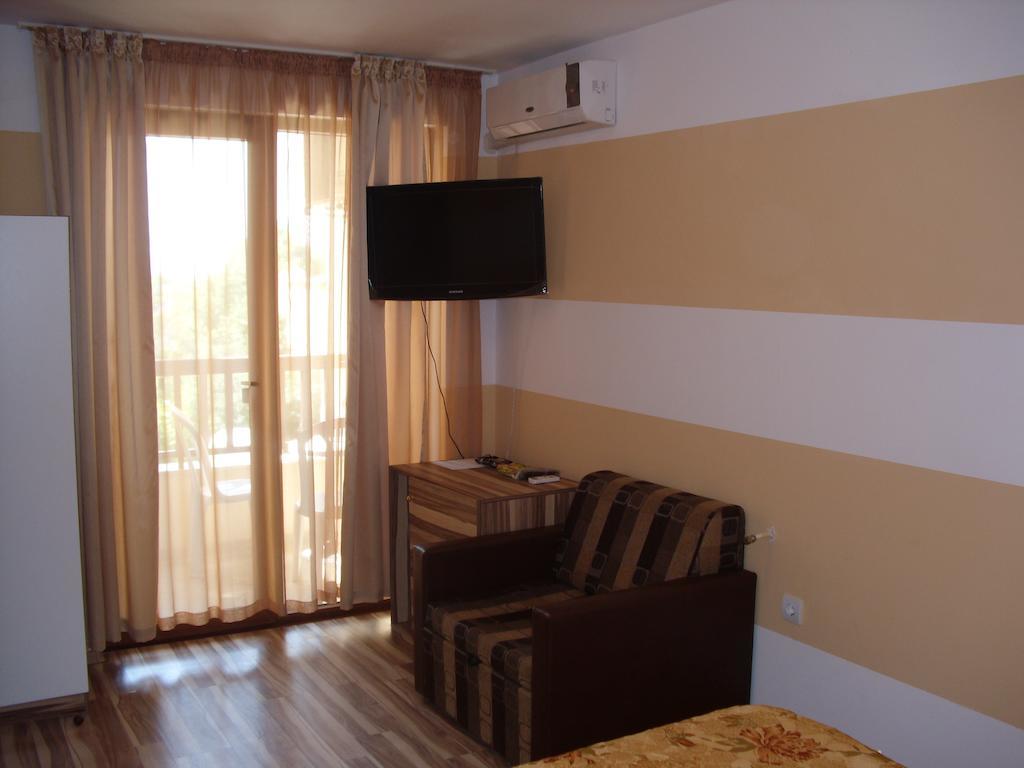 Family Hotel Malibu Черноморец Экстерьер фото